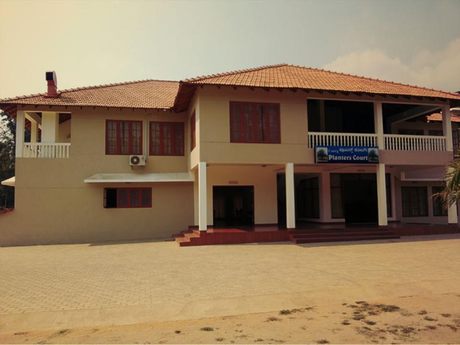 Palm Valley Resort Gonikoppal Bagian luar foto